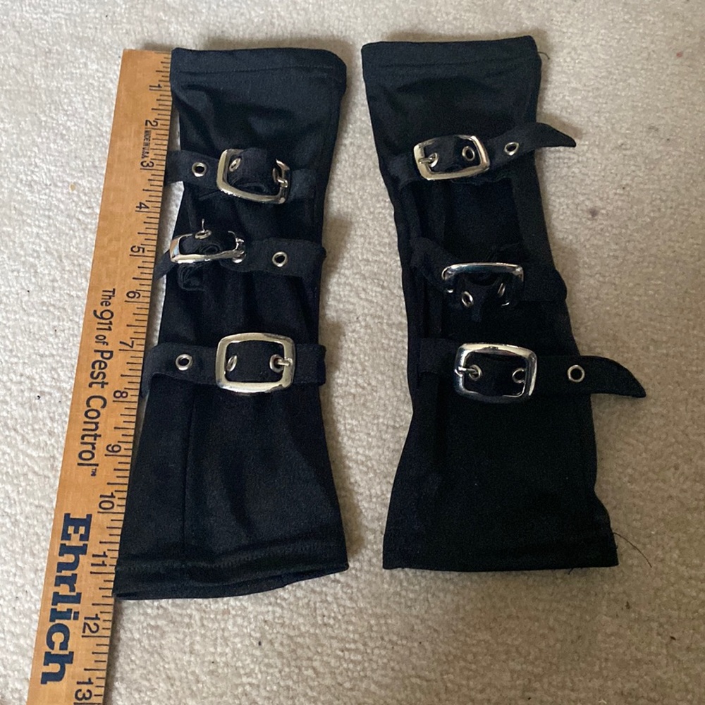 NWOT Women’s Stretch Black Gothic Arm Gloves/Bands with Silver Buckles